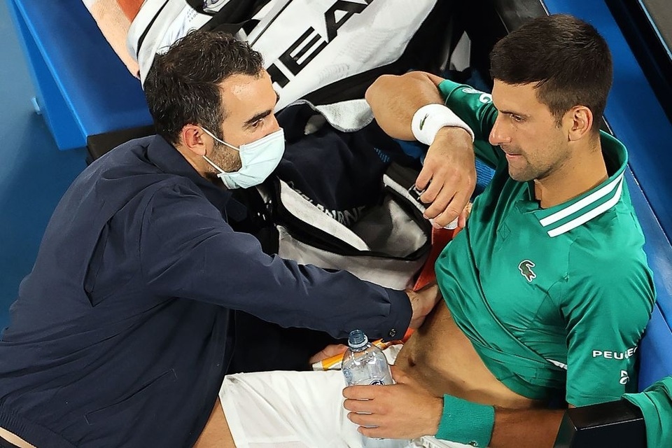 Djokovic phải dừng thi đấu để khán giả rời sân - 5 Djokovic phải dừng thi đấu để khán giả rời sân - 5