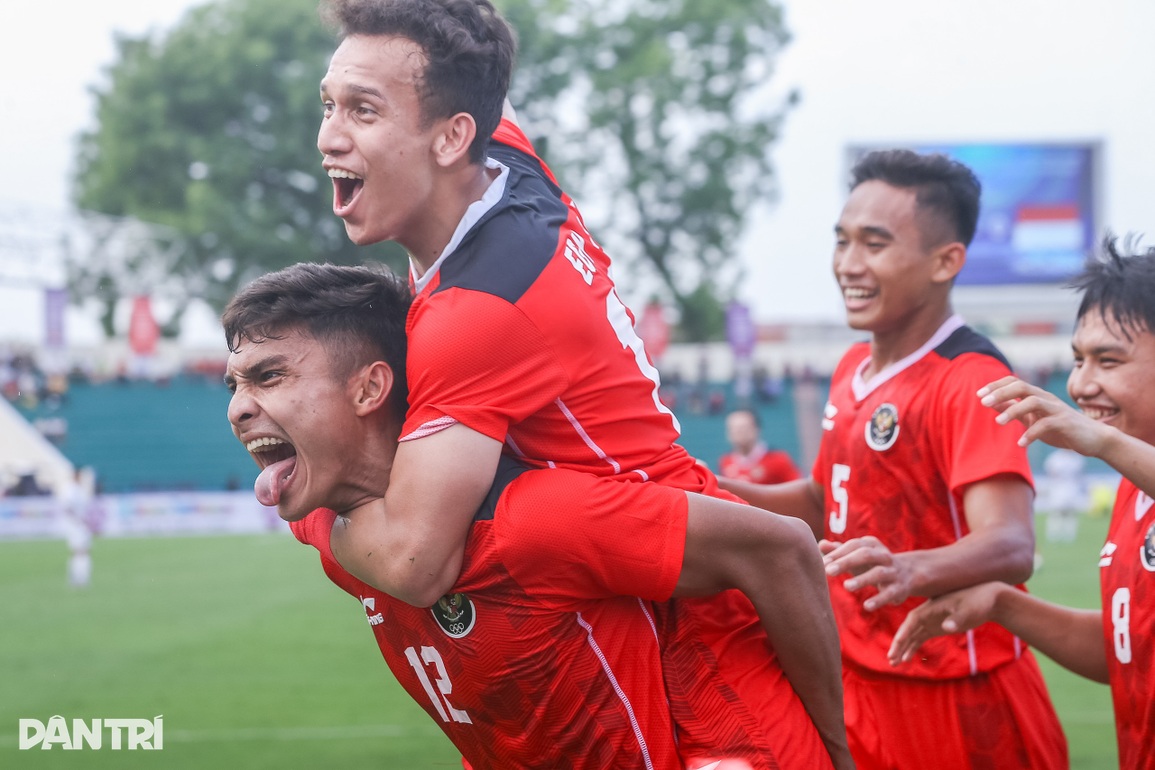 U23 Indonesia vùi dập Philippines, đẩy U23 Việt Nam vào thế khó - 1