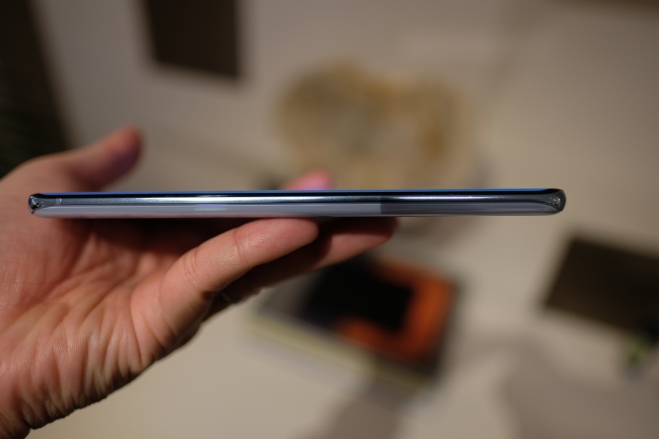 Cận cảnh bộ 3 smartphone Galaxy S20: Nâng cấp ấn tượng về camera - 12 Cận cảnh bộ 3 smartphone Galaxy S20: Nâng cấp ấn tượng về camera - 12