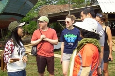 Làm hướng dẫn viên du lịch miễn phí để học ngoại ngữ