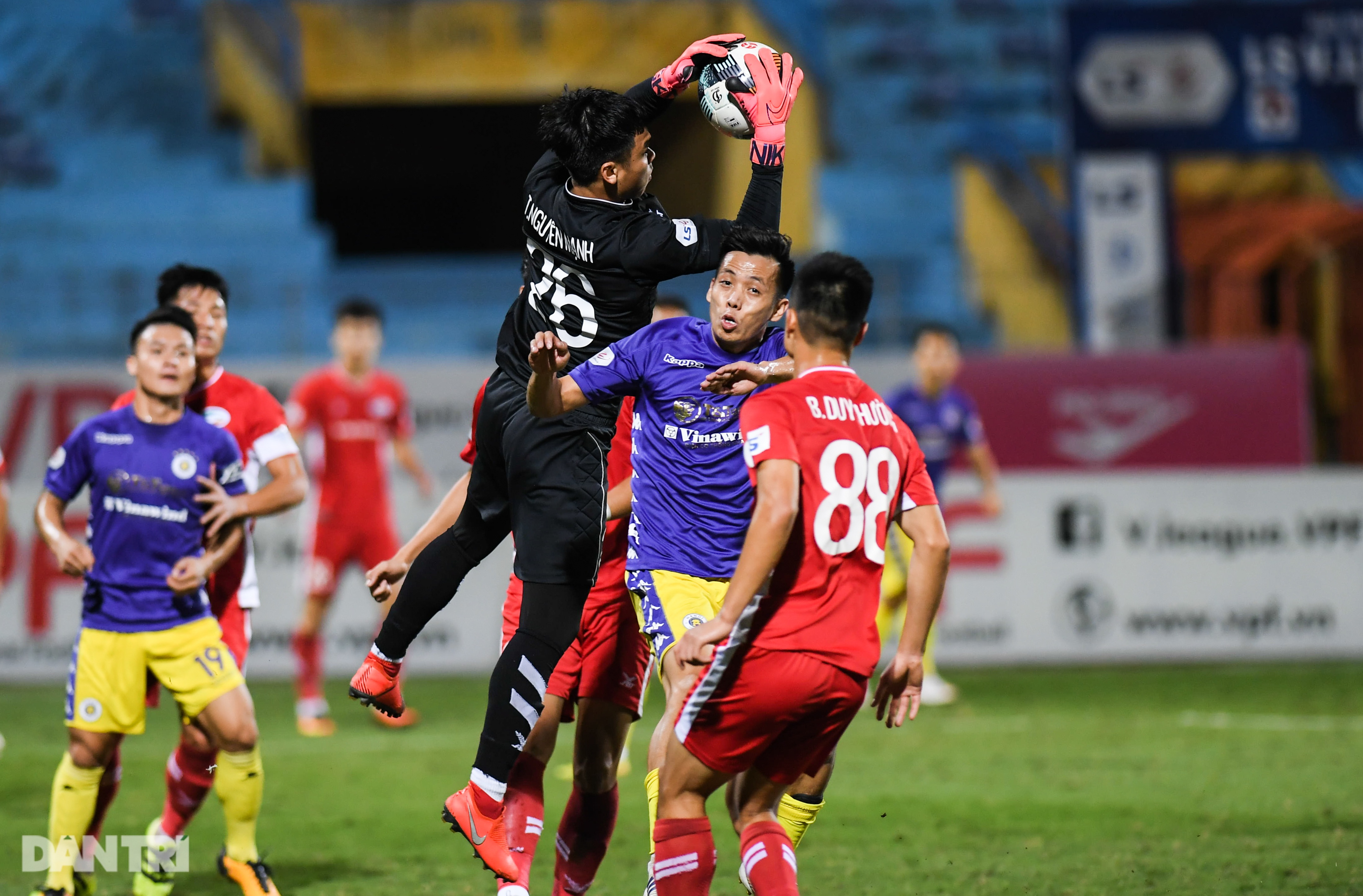 CLB Viettel 0-0 CLB Hà Nội: Kẻ vững ngôi đầu, người tụt thứ hạng - 16 CLB Viettel 0-0 CLB Hà Nội: Kẻ vững ngôi đầu, người tụt thứ hạng - 16