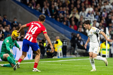 Real Madrid hòa cay đắng Atletico ở phút cuối cùng
