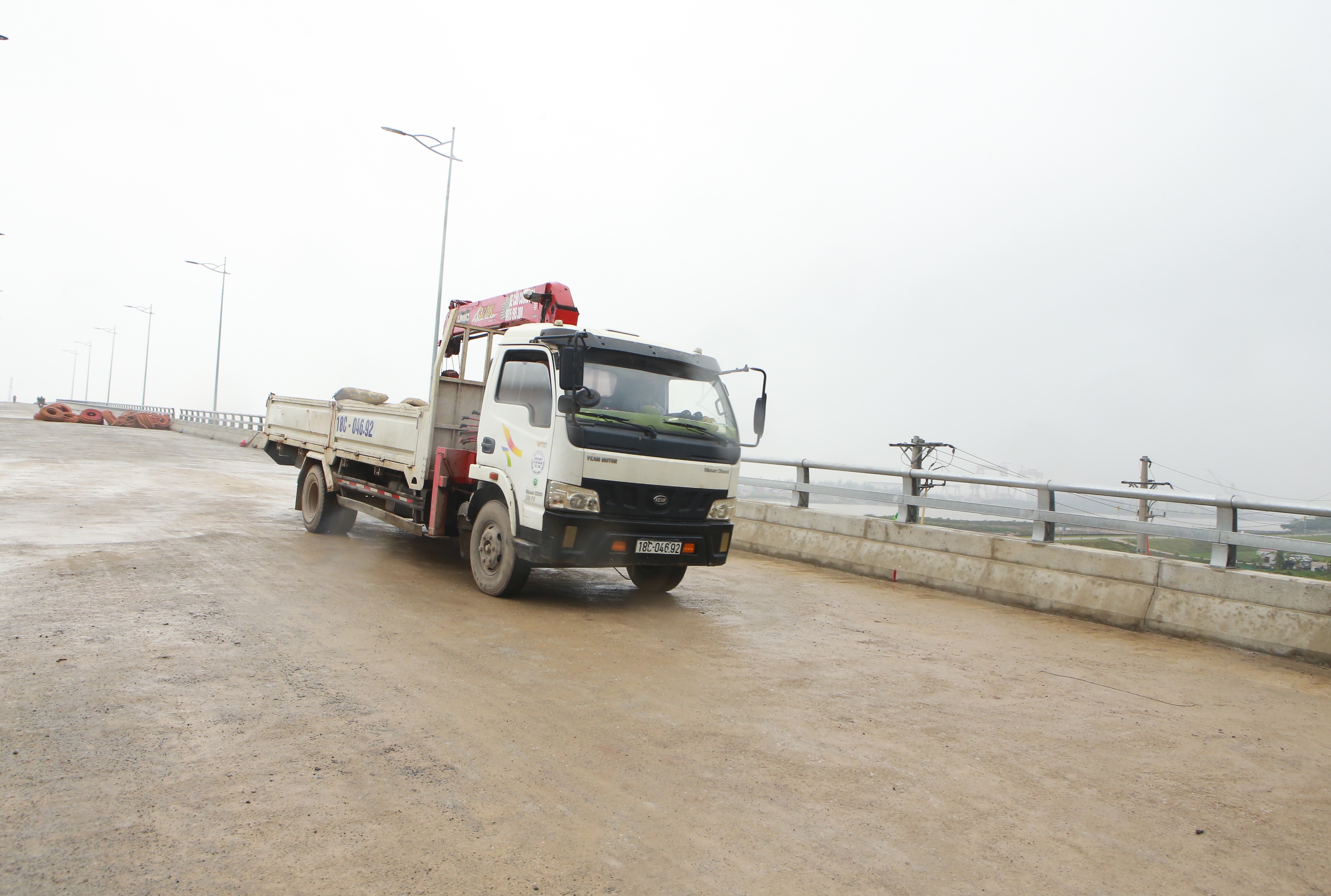 Cận cảnh cây cầu nghìn tỷ vượt sông Ninh Cơ chuẩn bị thông xe - 8 Cận cảnh cây cầu nghìn tỷ vượt sông Ninh Cơ chuẩn bị thông xe - 8