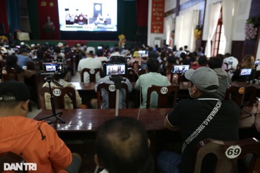 Góc khuất sau thu nhập trăm triệu đồng mỗi tháng của nghề làm YouTuber