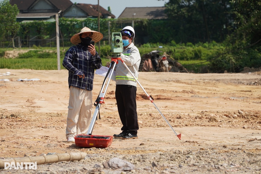 Công nhân trên công trường cao tốc Bắc - Nam giữa nắng nóng đỉnh điểm - 8 Công nhân trên công trường cao tốc Bắc - Nam giữa nắng nóng đỉnh điểm - 8
