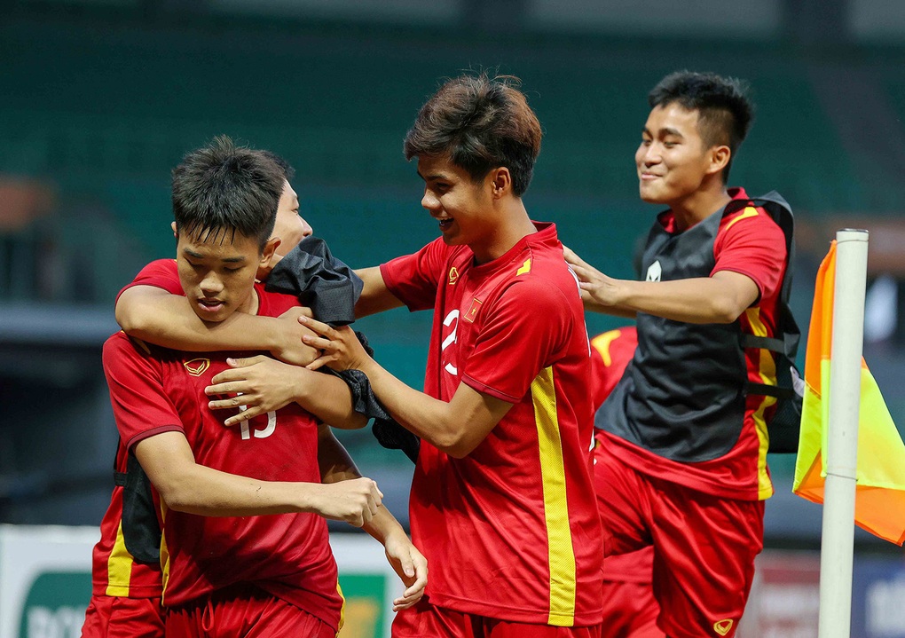 HLV Đinh Thế Nam: U19 Việt Nam bản lĩnh hơn Thái Lan - 2 HLV Đinh Thế Nam: U19 Việt Nam bản lĩnh hơn Thái Lan - 2