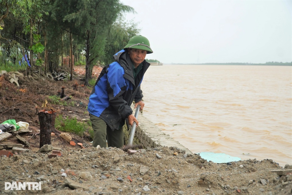 Vợ con đi sơ tán, lão nông lo cơ ngơi 3 tỷ đồng “bay” theo bão Wipha