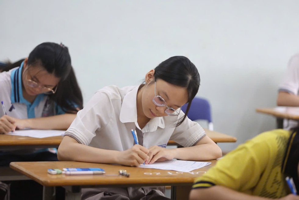 Thi tốt nghiệp THPT với mục tiêu “kép”, nhìn thẳng câu hỏi: Giữ hay bỏ? - 1 Thi tốt nghiệp THPT với mục tiêu “kép”, nhìn thẳng câu hỏi: Giữ hay bỏ? - 1