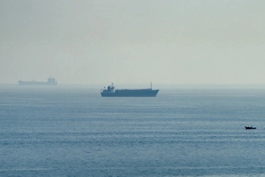 Chứng khoán Mỹ bứt phá, giá dầu giảm mạnh sau tín hiệu "mở lại eo biển Hormuz"