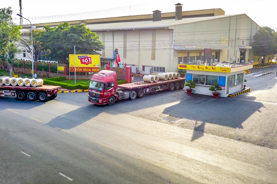 Cận cảnh dây chuyền sản xuất tôn Hoa Sen Gold bảo hành lên đến 30 năm - 10 Cận cảnh dây chuyền sản xuất tôn Hoa Sen Gold bảo hành lên đến 30 năm - 10
