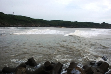 Tàu cá liên tục gặp nạn vì cửa biển bị bồi lấp