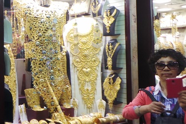 Chợ vàng kỳ lạ ở nơi xa xỉ nhất thế giới