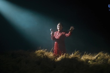 "Hãy tỏa sáng" (Let's shine) là ca khúc chính thức của SEA Games 31