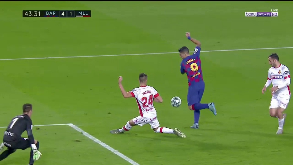 Những khoảnh khắc đáng nhớ của Luis Suarez cùng Barcelona - 7 Những khoảnh khắc đáng nhớ của Luis Suarez cùng Barcelona - 7