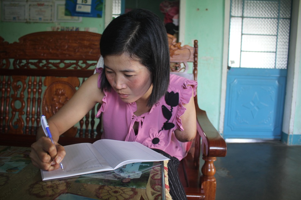 Xót xa cảnh cô giáo mất đi cánh tay trong lần băng rừng gieo chữ - 6 Xót xa cảnh cô giáo mất đi cánh tay trong lần băng rừng gieo chữ - 6