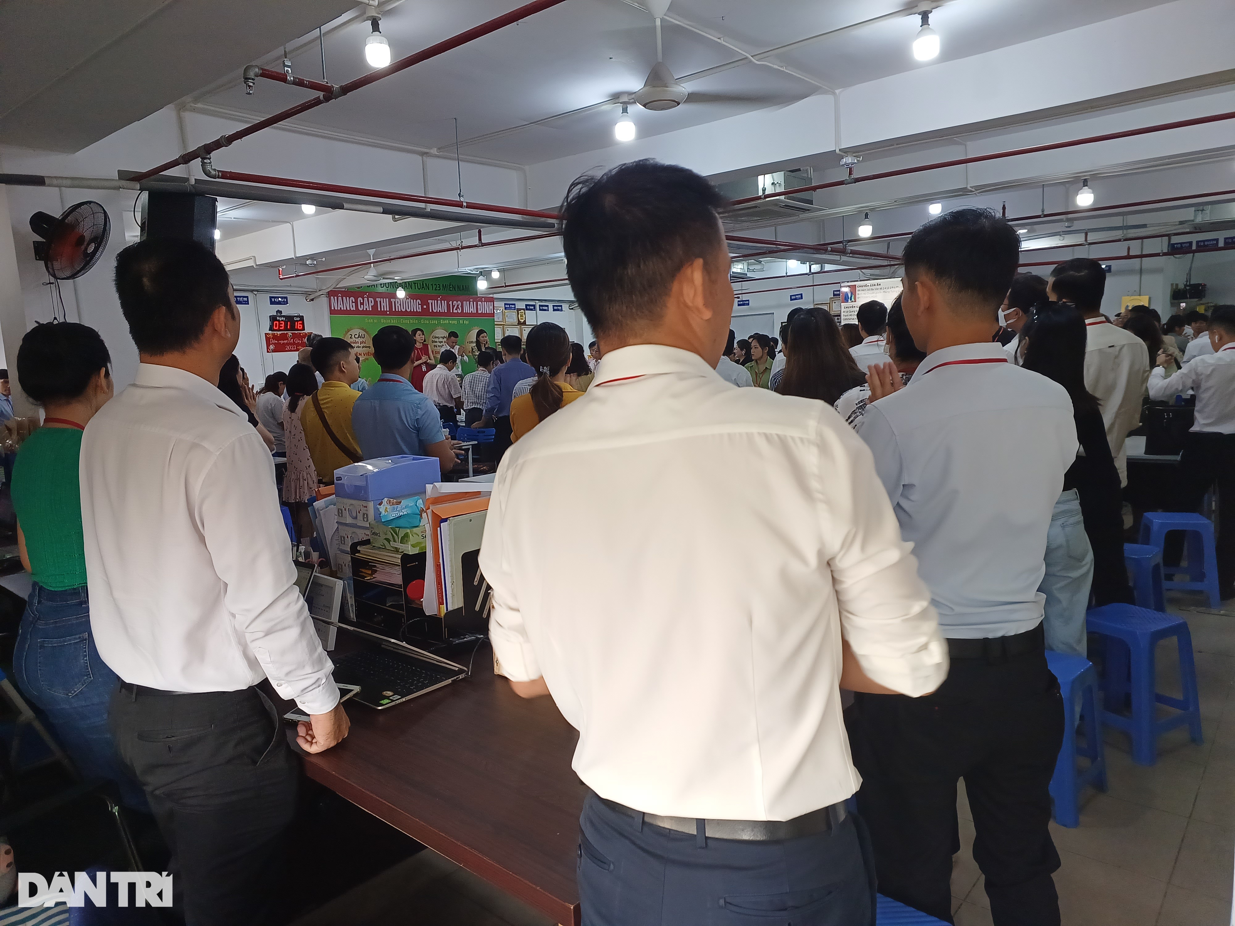 Tôi đi bán bất động sản ngộp: Lò dạy lươn lẹo - 1 Tôi đi bán bất động sản ngộp: Lò dạy lươn lẹo - 1