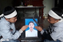 Bố bỏ đi biệt tích, 2 đứa bé mồ côi mẹ lay lắt sống cùng bà ngoại già yếu