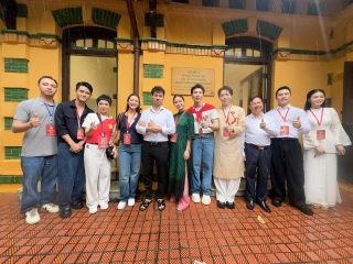 Cục trưởng Xuân Bắc, Đen Vâu cùng dàn nghệ sĩ thăm Nhà sàn Bác Hồ - 11