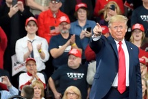 6 nhân viên vận động tranh cử của ông Trump mắc Covid-19