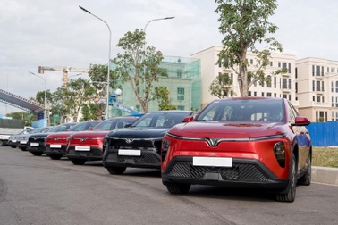 Tài xế dịch vụ giải bài toán thu hồi vốn với xe Limo Green