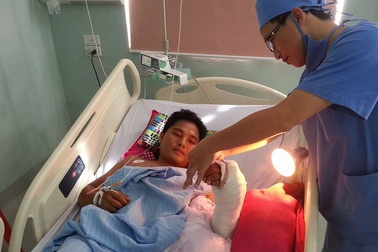 Trai làng hỗn chiến, một nam thanh niên bị chém đứt lìa tay