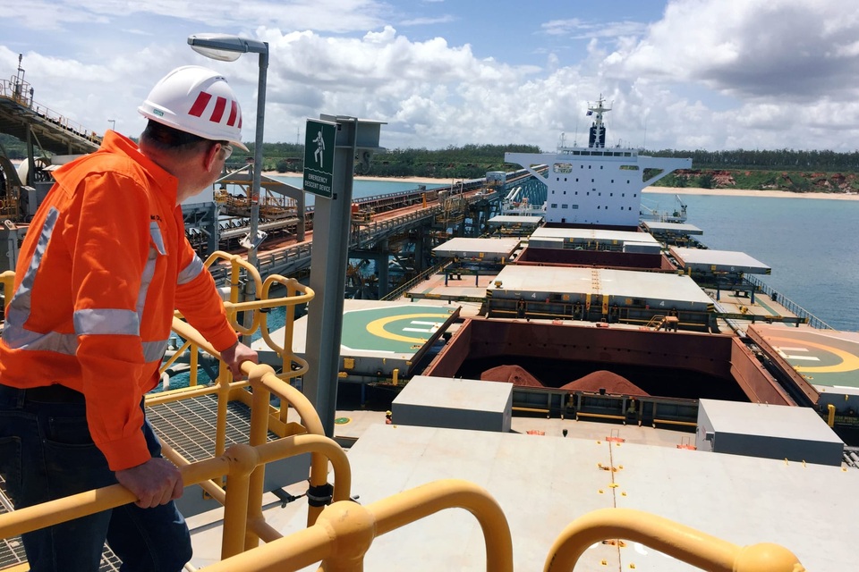Thỏa thuận bô xít của Trung Quốc với Ghana: Bẫy nợ, ô nhiễm môi trường và các mối đe dọa tiềm ẩn - 2 Thỏa thuận bô xít của Trung Quốc với Ghana: Bẫy nợ, ô nhiễm môi trường và các mối đe dọa tiềm ẩn - 2