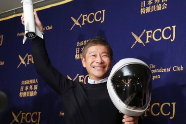 Tỷ phú thời trang Nhật Bản tặng 9 triệu USD cho cư dân mạng