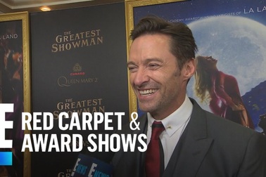 Hugh Jackman hát khi trả lời phỏng vấn