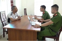 Công an rởm yêu cầu sinh viên ngồi riêng để làm “công vụ nghiêm trọng”