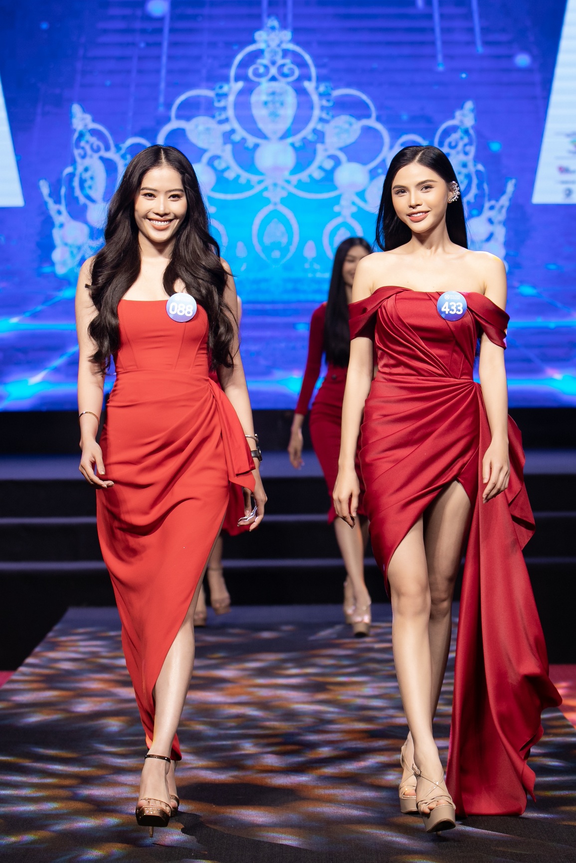 Người đẹp dao kéo được phép thi Hoa hậu Thế giới Việt Nam gây tranh cãi - 3 Người đẹp dao kéo được phép thi Hoa hậu Thế giới Việt Nam gây tranh cãi - 3