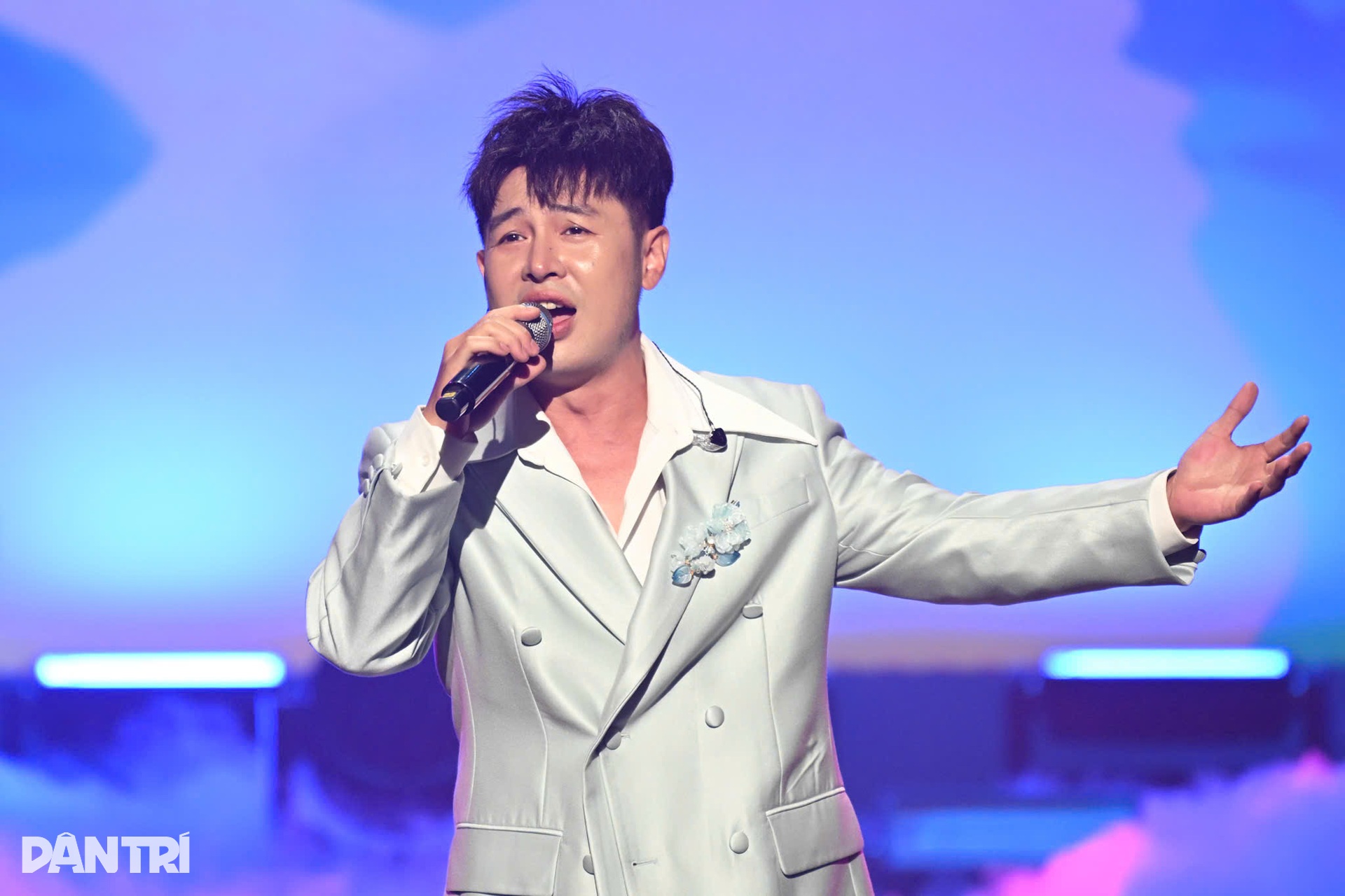 Những khoảnh khắc ấn tượng, bùng nổ trong concert Rực rỡ ngày mới - 12 Những khoảnh khắc ấn tượng, bùng nổ trong concert Rực rỡ ngày mới - 12