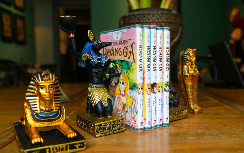 Đội mưa xếp hàng từ 5h, quyết săn lùng bộ truyện tuổi thơ Nữ hoàng Ai Cập - 9 Đội mưa xếp hàng từ 5h, quyết săn lùng bộ truyện tuổi thơ Nữ hoàng Ai Cập - 9