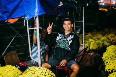 Trắng đêm trông cây ở chợ hoa Tết