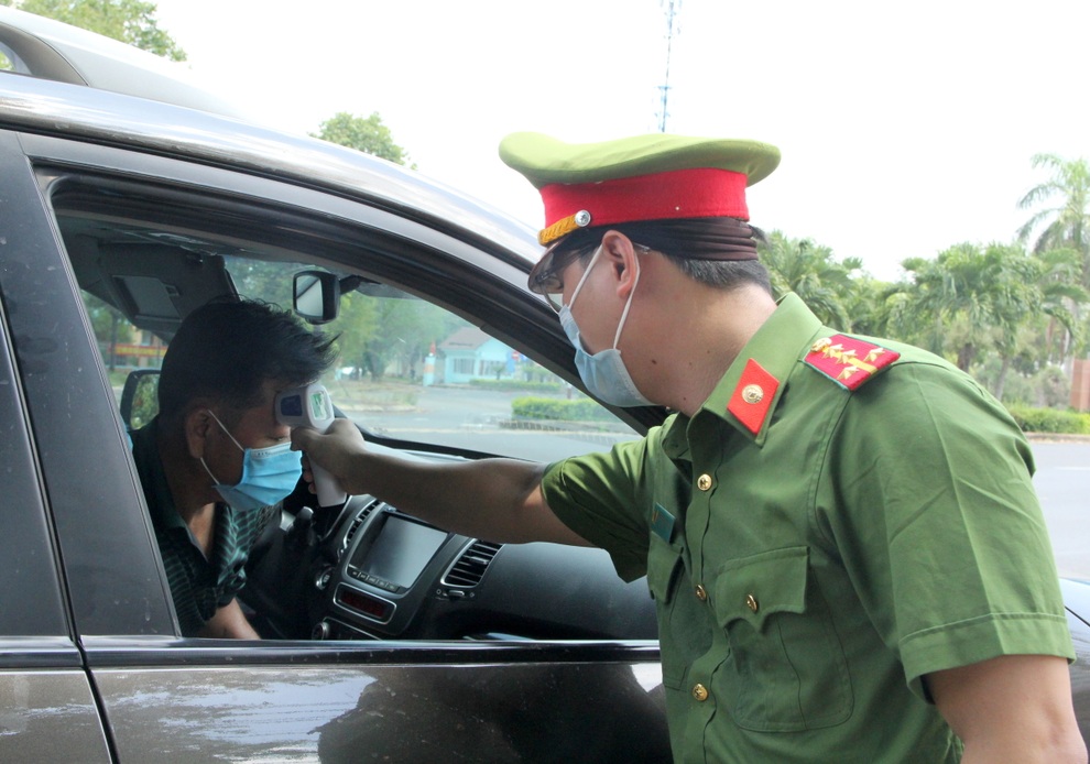 Cán bộ, người dân Đắk Nông không được đi sang Đắk Lắk - 1 Cán bộ, người dân Đắk Nông không được đi sang Đắk Lắk - 1
