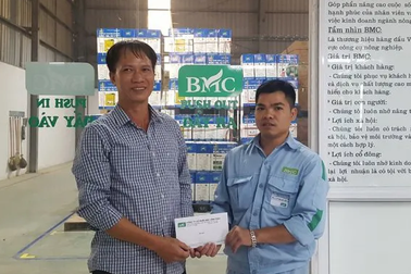 Câu chuyện đẹp đằng sau lời nhắn tìm trả lại 12 triệu đồng tiền đền bù thừa