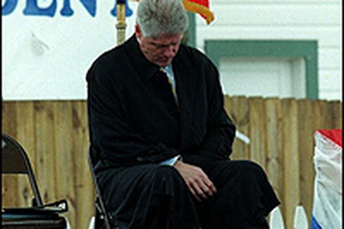 Video cựu Tổng thống Mỹ Bill Clinton ngủ gật