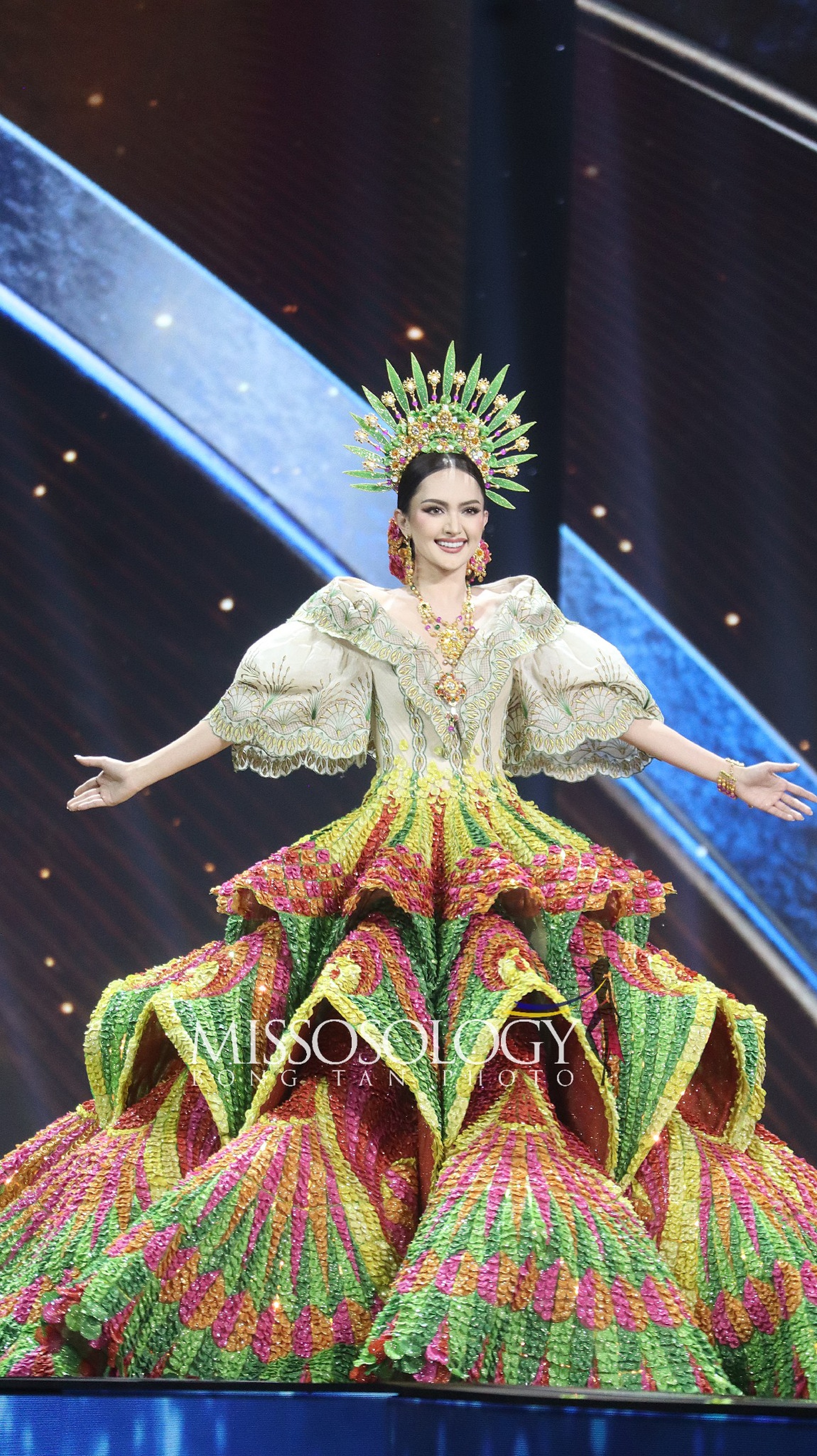 Màn biến hình độc lạ của người đẹp Na Uy gây sốt Hoa hậu Hoàn vũ 2025 - 2