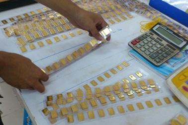 Giá vàng "nhảy múa" thất thường và bất thường