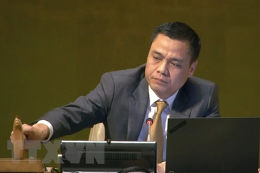 Đại sứ Việt Nam tại Liên Hợp Quốc rung chuông tại sàn chứng khoán Nasdaq