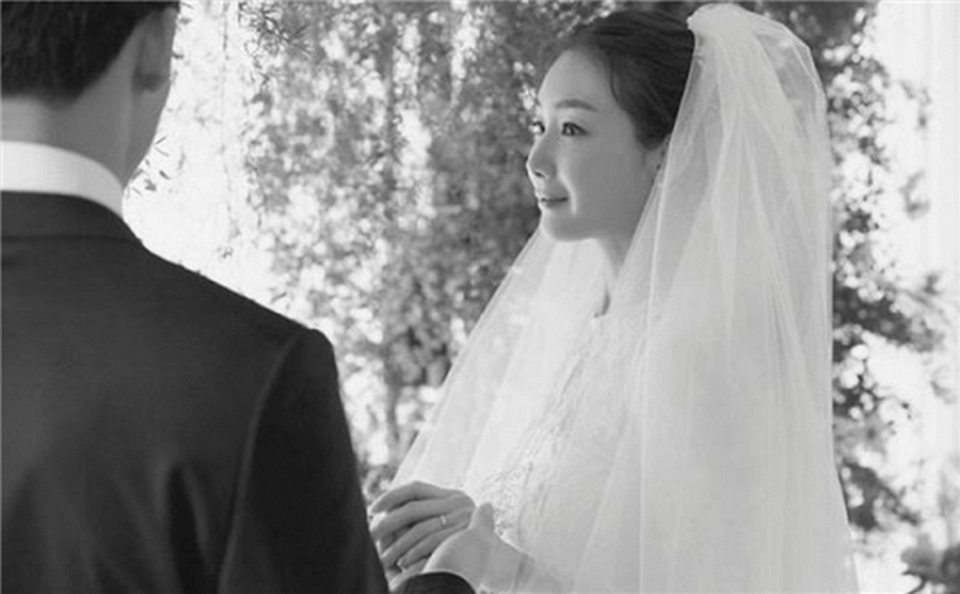 “Bà bầu” Choi Ji Woo thon thả và xinh đẹp ở tháng cuối thai kỳ - 3 “Bà bầu” Choi Ji Woo thon thả và xinh đẹp ở tháng cuối thai kỳ - 3