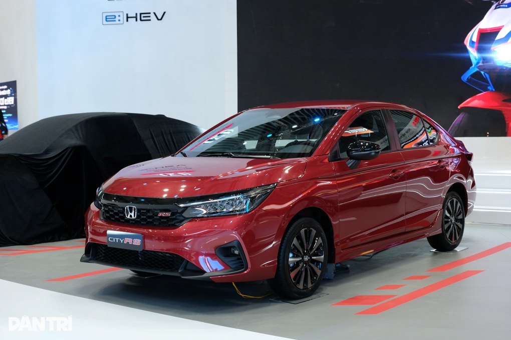 Honda Civic 2024 ra mắt: Thêm bản hybrid, giá cao nhất gần 1 tỷ đồng - 3 Honda Civic 2024 ra mắt: Thêm bản hybrid, giá cao nhất gần 1 tỷ đồng - 3
