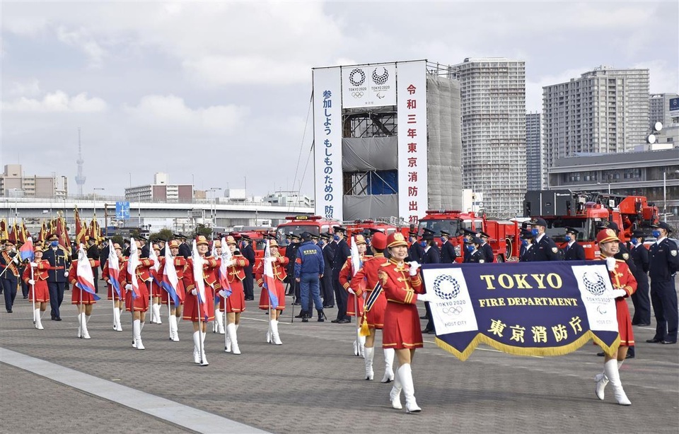 Lễ diễu hành tái hiện cuộc chiến với bà hỏa của lính cứu hỏa Tokyo - 2 Lễ diễu hành tái hiện cuộc chiến với bà hỏa của lính cứu hỏa Tokyo - 2