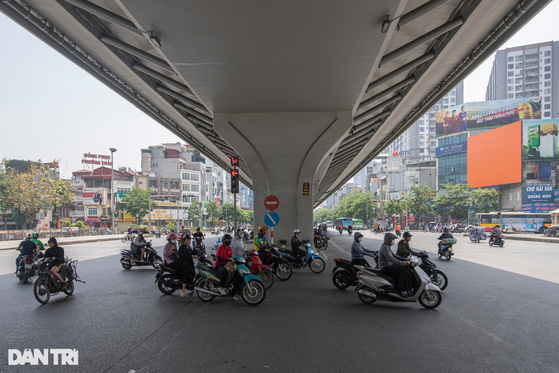 Điểm danh những cung đường có mái che dưới cái nắng hơn 40 độ C ở Hà Nội - 11