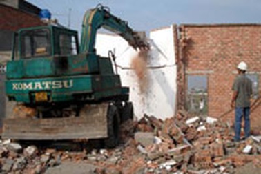 TPHCM: Cưỡng chế 16 căn nhà xây trái phép 