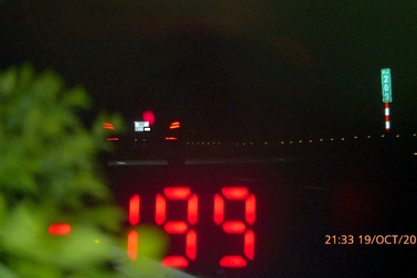 Xe Mercedes phóng gần 200 km/h trên cao tốc Pháp Vân - Cầu Giẽ