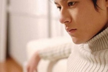 Hành động kỳ lạ của gã hàng xóm mỗi khi vợ chồng tôi xảy ra "chiến trận"