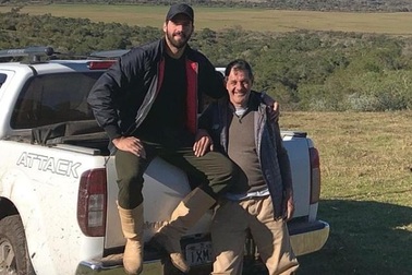 Thủ thành Liverpool đón nhận hung tin cha qua đời vì đuối nước