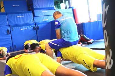 HLV Park Hang Seo nhiệt tình hỗ trợ Văn Toàn, Văn Thanh trong buổi tập