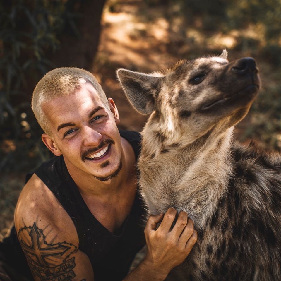 Cố vấn tài chính bỏ việc lương cao về sống cùng sư tử - 3 Cố vấn tài chính bỏ việc lương cao về sống cùng sư tử - 3