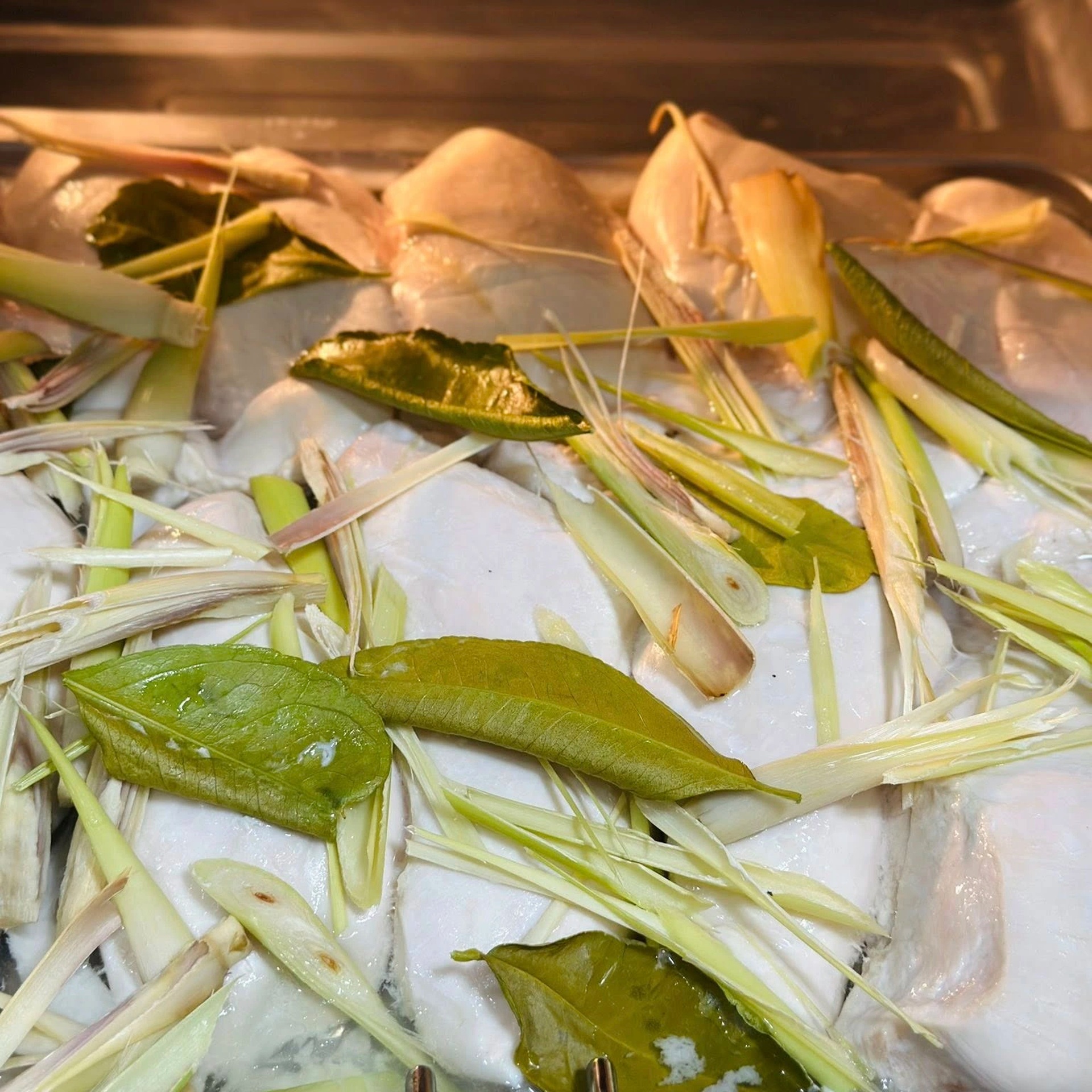 Mẹ đảm ở TPHCM gợi ý cách làm khô gà lá chanh nhâm nhi ngày Tết - 4